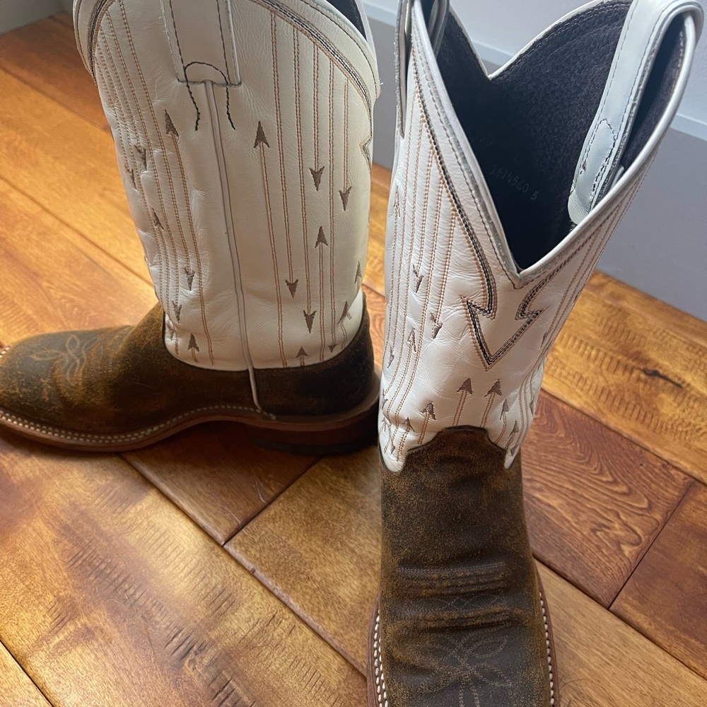 Women Western Cowboy Boots - Brown and White with arrows